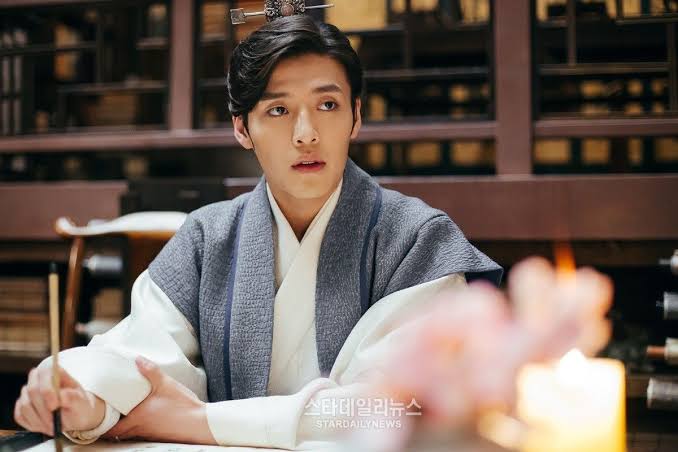 actuallyitsbf's tweet photo. 헐 SHUT UP! 😳 Wth is Tay's number here? I'll flip if he plays 8th prince. He'll make a good nice guy turned villain. Hoping that Thai adaptation will live up to the og series. To my baby love 10th prince Wang Eunie and my first love 8th prince Wang Wookie 😭🥹 #scarletheartth https://t.co/xXWBVTFhgD