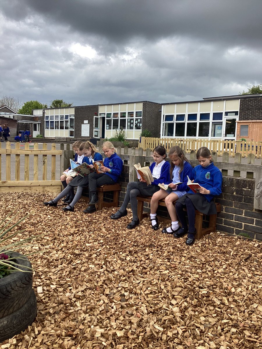 BPSYearFour's tweet image. Year 4 enjoying the new reading garden. We read our own books and then listened to other people read.