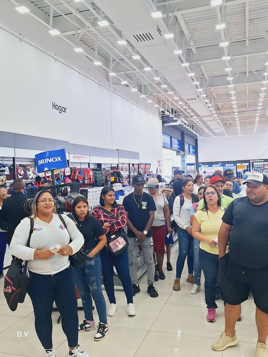 ndv_noticias's tweet image. #23Abr #NDV - Segunda jornada de CREDIMAX en las tiendas MultiMax Store de Venezuela.

Pagos por cuotas con el plan de financiamiento #CREDIMAX.

@Multimax_Store

#MultimaxStore #Multimax #venezuela #PriorityMax #Multimarca