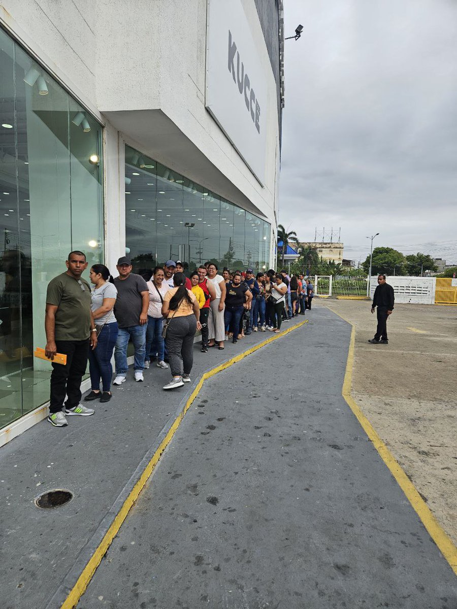 ndv_noticias's tweet image. #23Abr #NDV - Segunda jornada de CREDIMAX en las tiendas MultiMax Store de Venezuela.

Pagos por cuotas con el plan de financiamiento #CREDIMAX.

@Multimax_Store

#MultimaxStore #Multimax #venezuela #PriorityMax #Multimarca