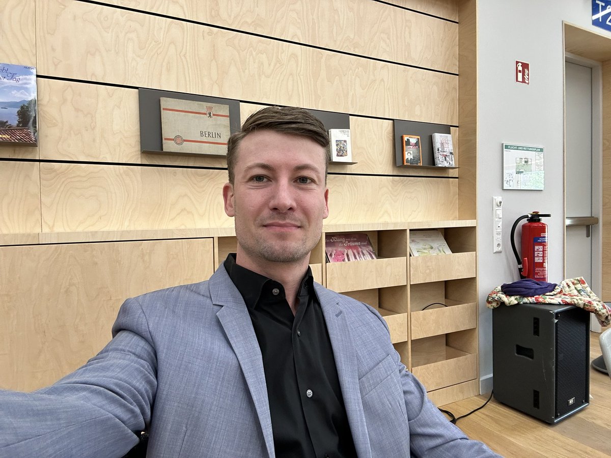 Heute zwei Podiumsdiskussionen in #Neukölln gehabt. Unsere Schüler stellen wirklich kluge Fragen. Teils sind die Lehrer verwundert bis entsetzt, dass wir als #AfD bei vielen einen Nerv treffen.