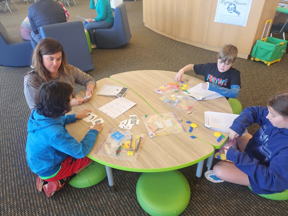 SuperCohasset's tweet photo. Excellent math workshop with 3rd grade students, teachers, and families...wonderful to see our home to school connections. #proudtobecps #proudtobedeerhill @DeerHillSchool @CPSAssistantSup https://t.co/1P1zI7ibu7