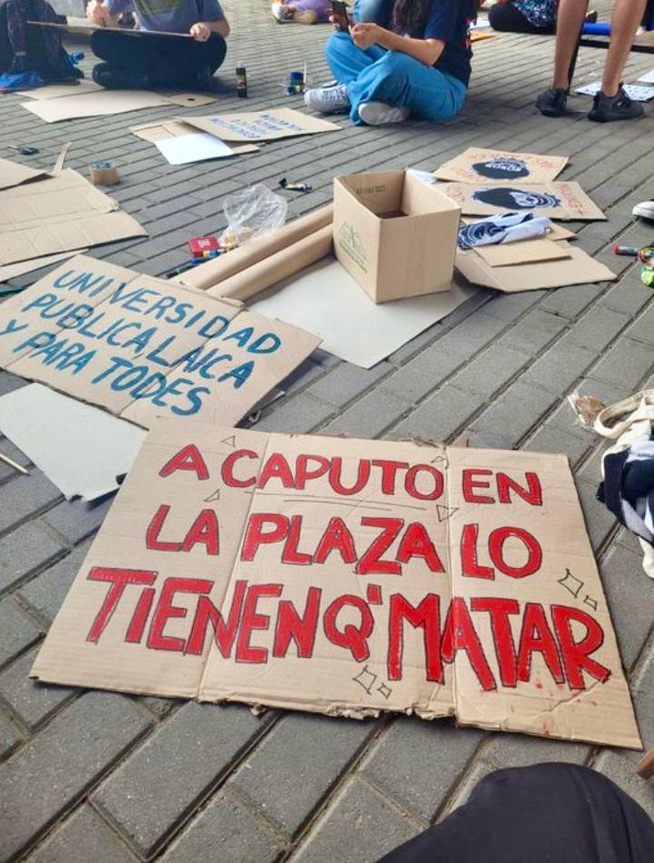 tipitoenojado's tweet photo. El que me pase el mejor cartel de la marcha se lleva premio.

Vayan publicando respondiendo a este tweet. https://t.co/jjv668TwlX