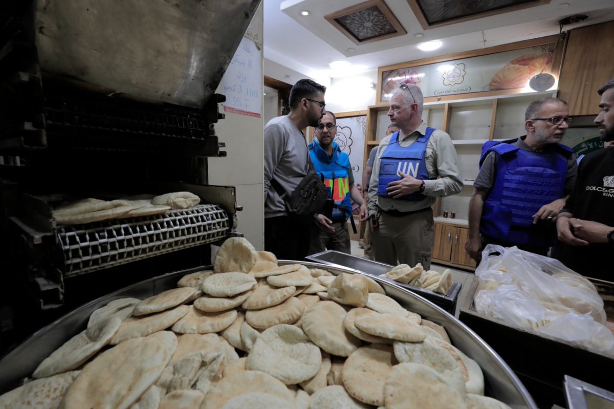 In northern #Gaza, 4 bakeries reopened because of critical @WFP support.

But this is a drop in the ocean - and Israeli Authorities continue to prevent @UNRWA’s food convoys from reaching the north.

We need safe & unimpeded access. Food supplies are a matter of life & death.