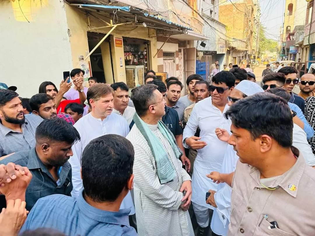 Habeeb E Millat Janab Akbaruddin Owaisi Sahab Hon'ble MLA Chandrayangutta and Floor Leader AIMIM Door To Door Campaign At Alijah Kotla Under Charminar Constituency.