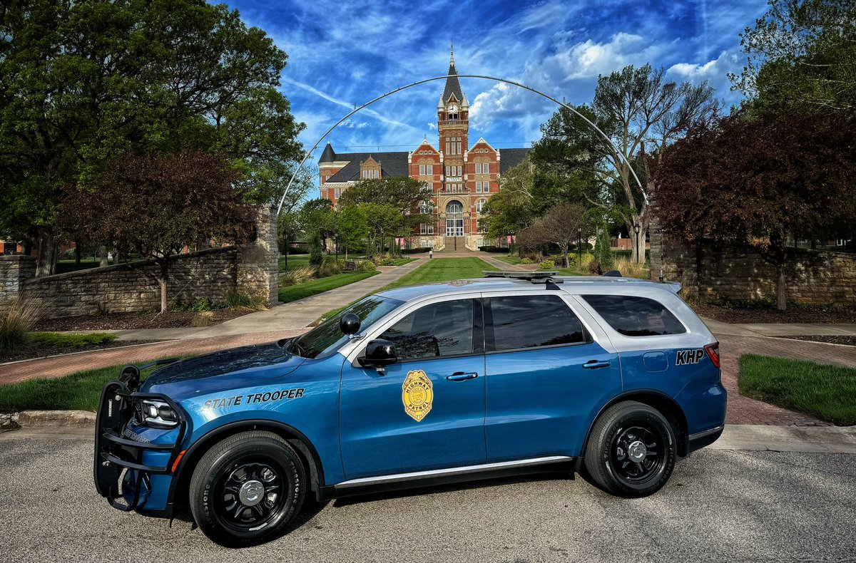Excited to be at @FriendsU, discussing career opportunities with students about the @kshighwaypatrol #JoinUs! Service that goes beyond city limits and county lines, reaching every corner of Kansas. ➡️ KHPjobs.com 🇺🇸