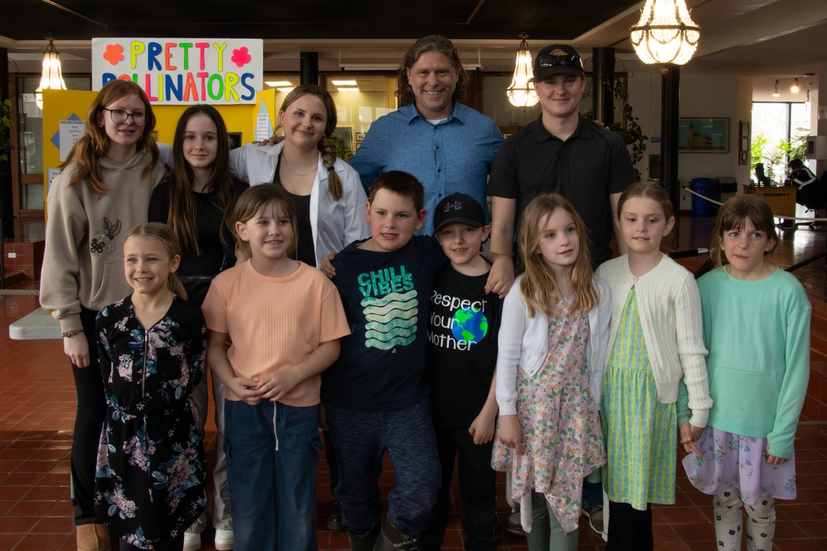 🌎🎉 To celebrate Earth Day, WMSF Climate Action special award winners had a meet and greet with Mayor Fawcett. Projects are on display for Earth Week in City Hall.