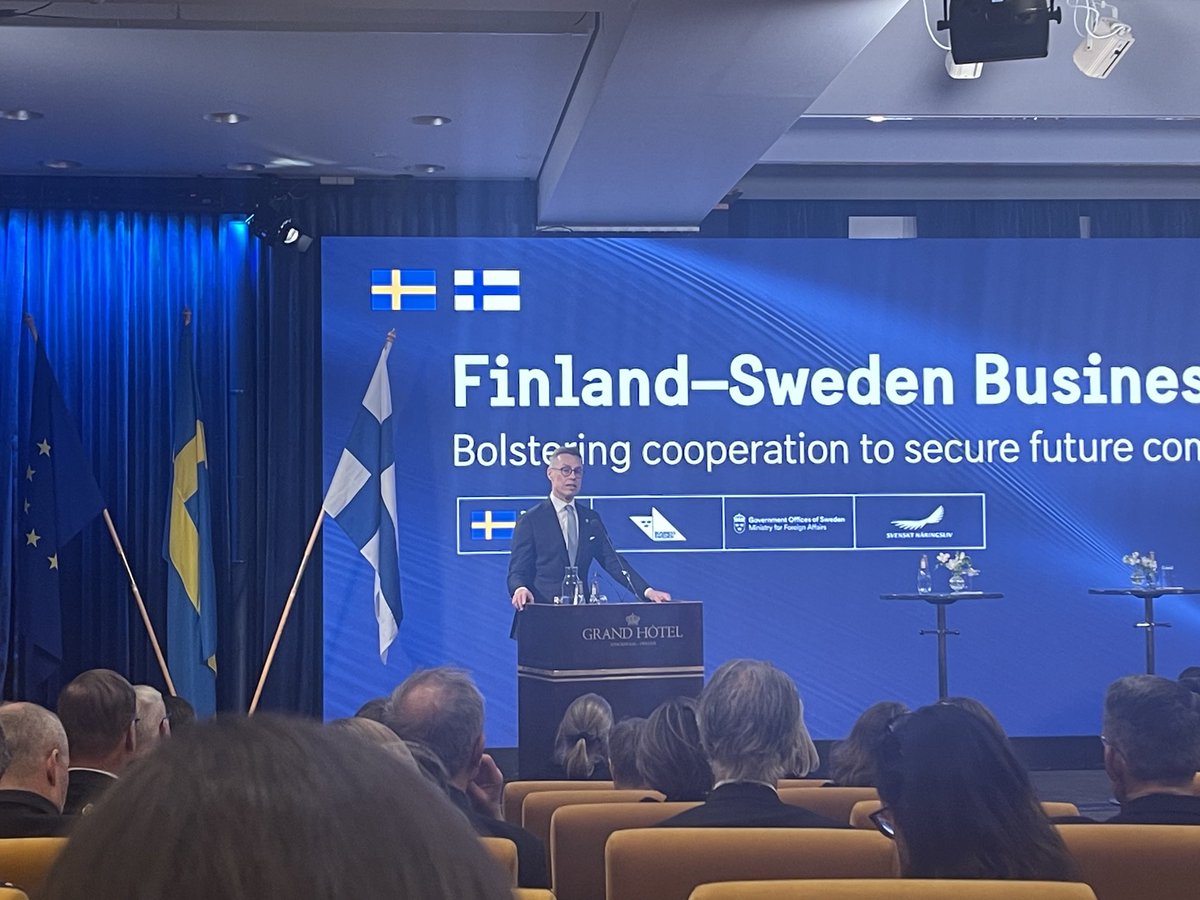 TP Alexander Stubb vetämässä yhteen seminaaria kuvaamalla geopolitiikan muutosta peräänkuuluttamalla yhteistyötä maittemme ja yritysten kesken.