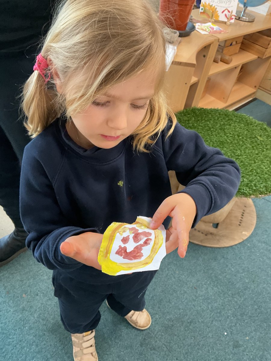 MonktonRecep's tweet photo. The results are IN! Blackbirds would like to become experts on the goldcrest. First, we discovered it grows to 9cm... so we had to check out what that looks like. Next, we looked closely at images of a goldcrest's egg and recreated it in a manner of our choosing. #MonktonRecep https://t.co/0UE0sylJzq