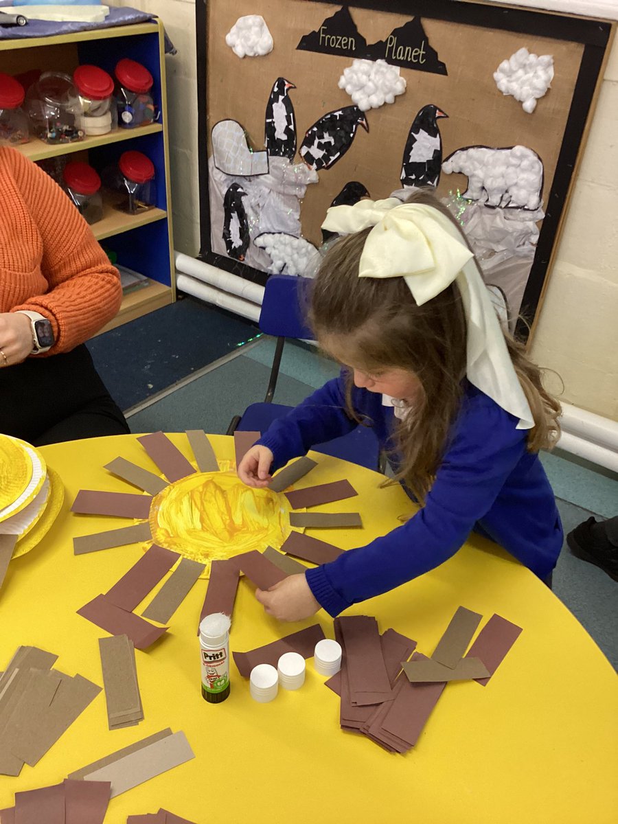 There’s a rumble in the Jungle at Pelham nursery!
Caterpillar class are looking at the Jungle environment this week. We used broccoli 🥦 in play dough to make our own jungles and have been painting and sticking  lions 🦁 for our jungle display. 
@PelhamPrimary_  @trustilluminate