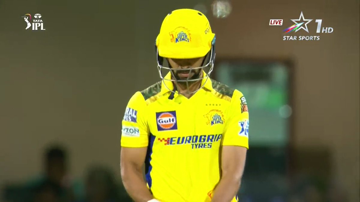 Chin Up Rahane

You're a champion 💛🦁

#WhistlePodu #IPLOnStar #CSK