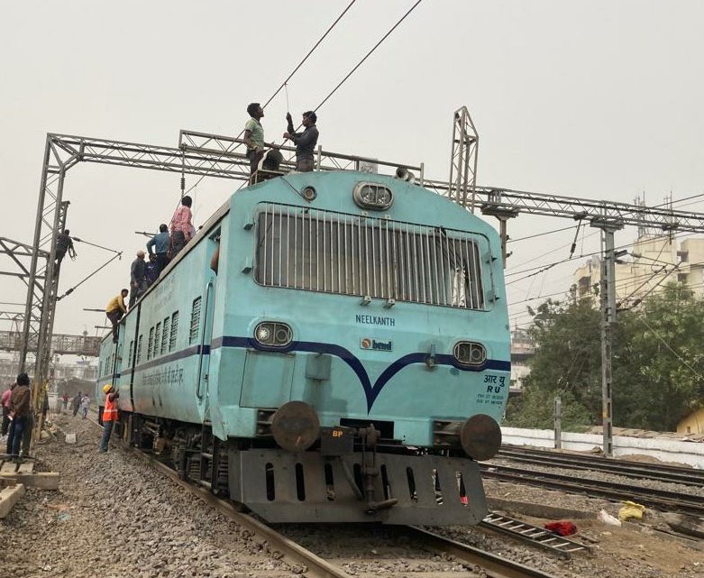 Indian Railways to complete broad gauge network electrification in 2ed half of calendar year, 95.2% of network electrified by 15 April, original deadline for full electrification extended to end of 2023-24 further delayed.

Electrification minimal or yet to start in 7 states and