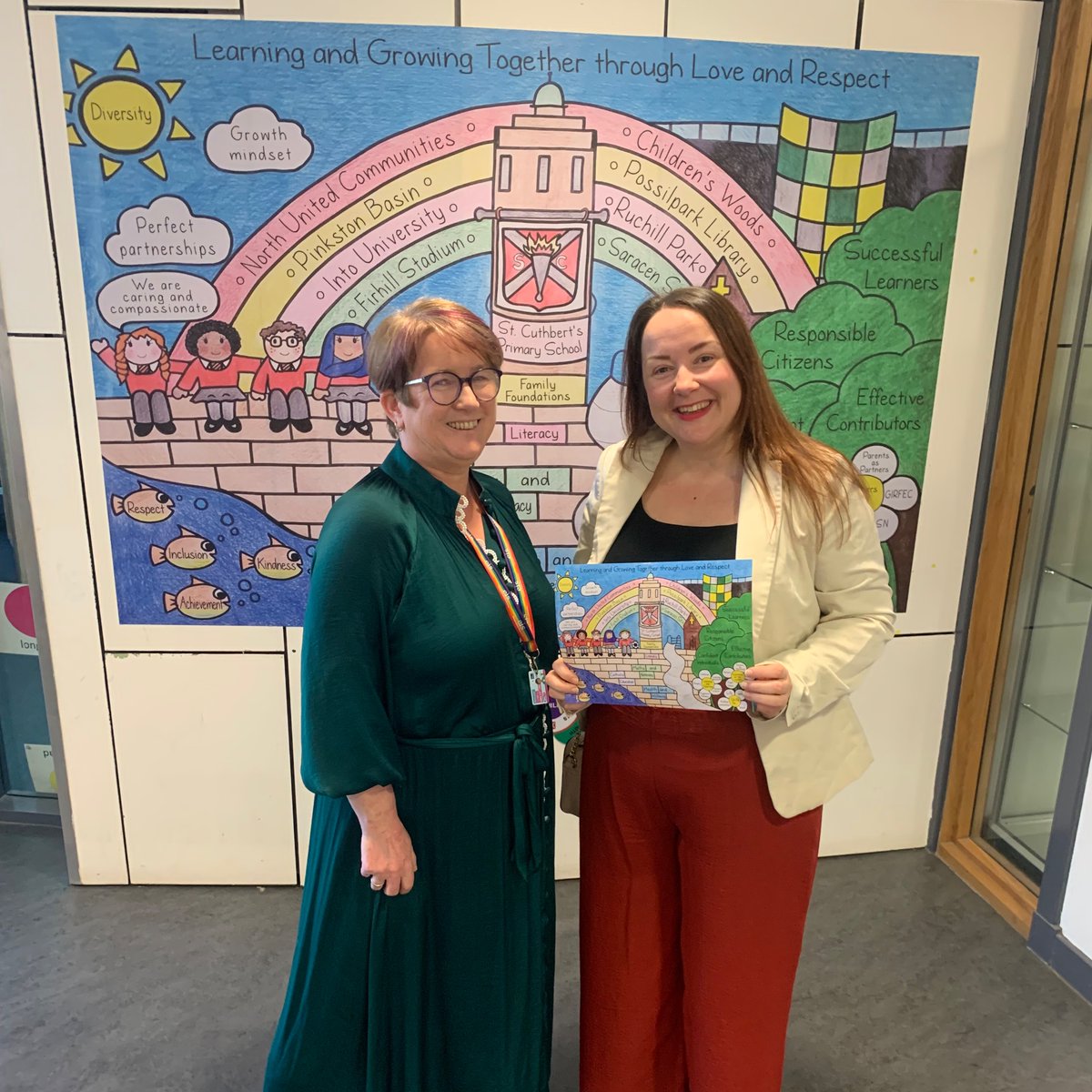 It was a joy to visit @stcuthbertsglas this afternoon to congratulate @susanquinn1 & the wonderful staff team on a cracking inspection report! Teachers make Glasgow. Where would we be without them?! 💕