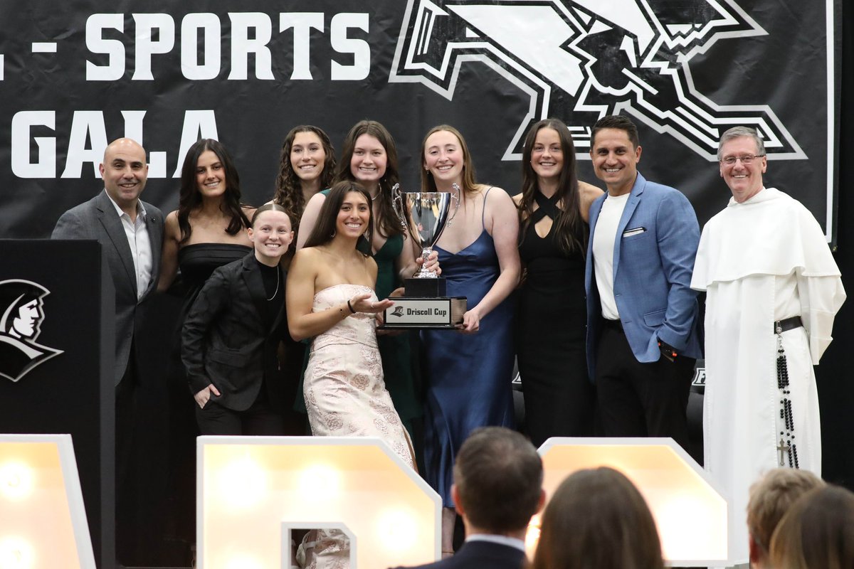 PC_CoachLopes's tweet photo. ✅ NCAA
✅ 3.55 Team GPA (fall)
✅ Driscoll Cup Winners

Proud of who WE are on &amp; off the field!

#WEnotME #Family #Process https://t.co/UmTtnUwXPb