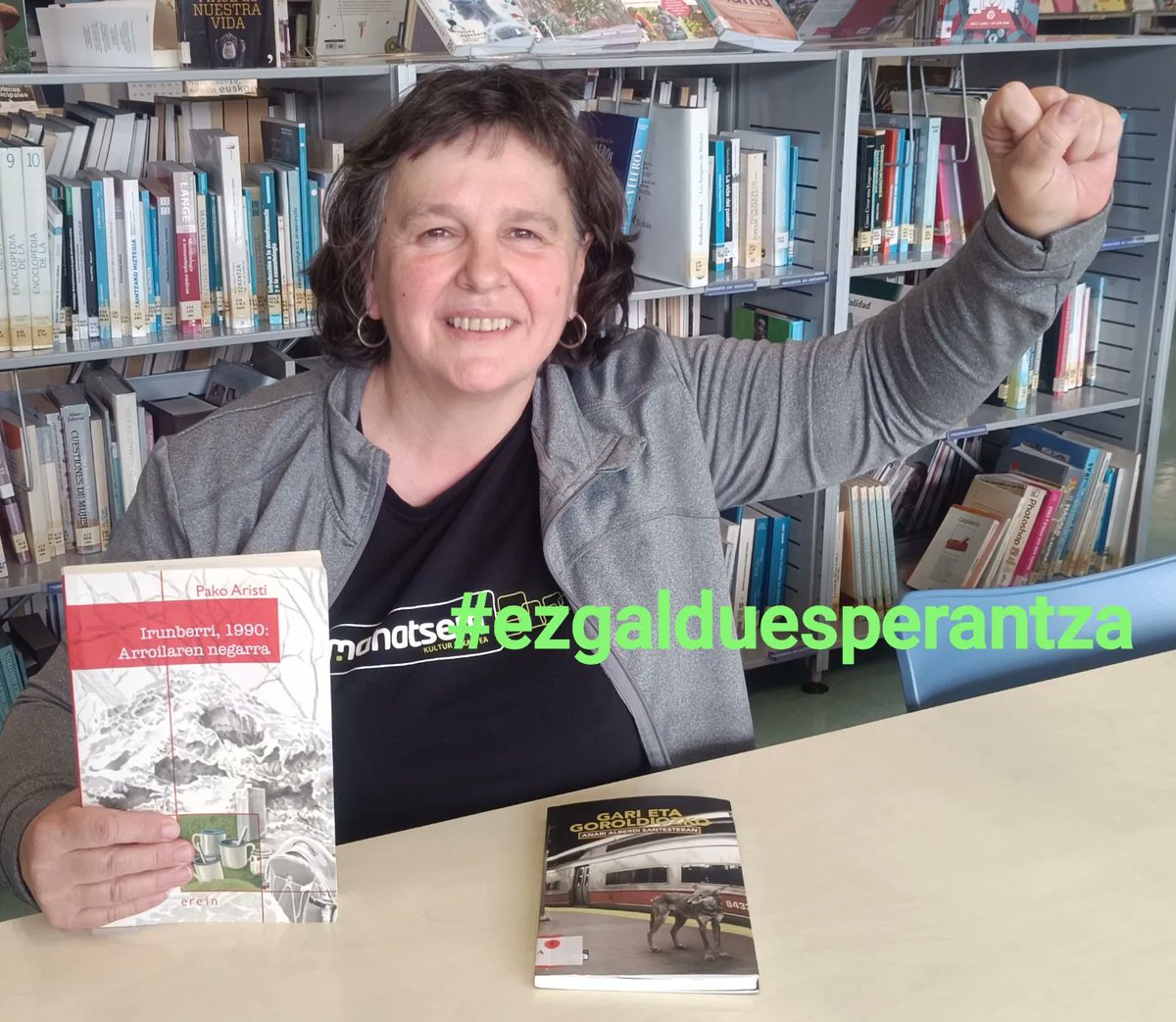 B_liburuzainak's tweet photo. Liburuaren egunean 📗
esan ezetz Bilboko herritarren eskubide kulturalen merkantilizazioari.
Celebremos el día del libro diciendo NO a la mercantilización de los derechos culturales de la ciudadanía de Bilbao.
#pribatizaziorikez 
#bilbokoliburuzainakborrokan 
#ezgalduesperantza https://t.co/IXHHhABTdr