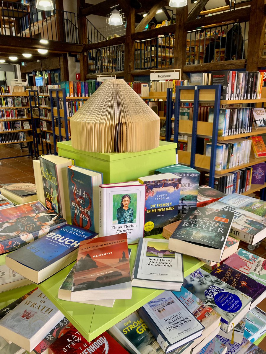 Heute ist #WelttagdesBuches, ein perfekter Grund, mal wieder in die #Stadtbibliothek zu gehen. Lieblingsort sowieso! 🤓📚