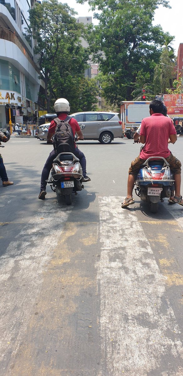 @MTPHereToHelp biker no helmet and all on zebra crossing Borivali west babainaka junction