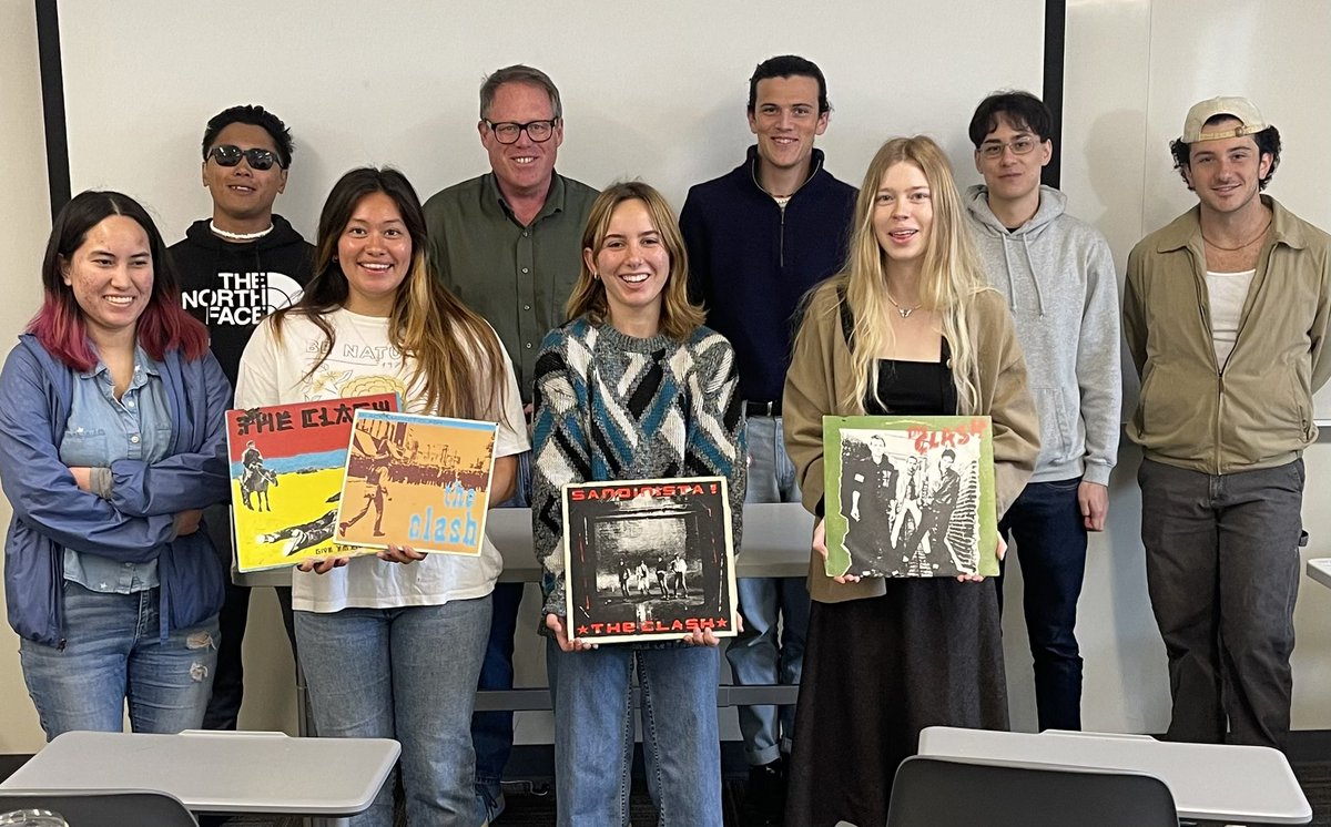 Teaching my college history students about The Clash. @TheClash #TheClash #pedagogy #TeachingInnovations #PedadgogicalTechnique #history