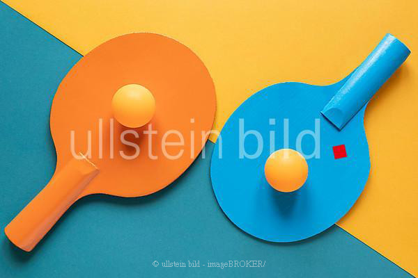 ullsteinbild's tweet photo. "Vielfalt und Inklusion" ,
das Motto heute am Welttischtennistag.
Tischtennis als Symbol für Gleichheit und Respekt.
1) TT-Gesellschaft in Abendgarderobe 1932
2) 2 TT-Schläger
3) TT spielender Junge
4) Timo Boll
#ullsteinbild #WorldTableTennisDay #photography #Inklusion https://t.co/O7qN10ZhG5
