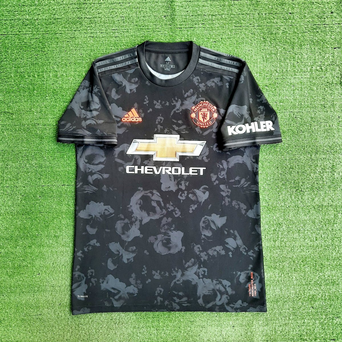 lelanglawas's tweet photo. #LawasReguler - Selasa, 23 April 2024

#Lawas4
Manchester United Third 2019
Special 110 Years Anniversary 1909 FA Cup Winners
Size M Asia (72x50)
Sponsor Original muluss
Apparel ada bekas lem
Sizing Clima 110 years aman
Bobbles https://t.co/Zkoty4si1R