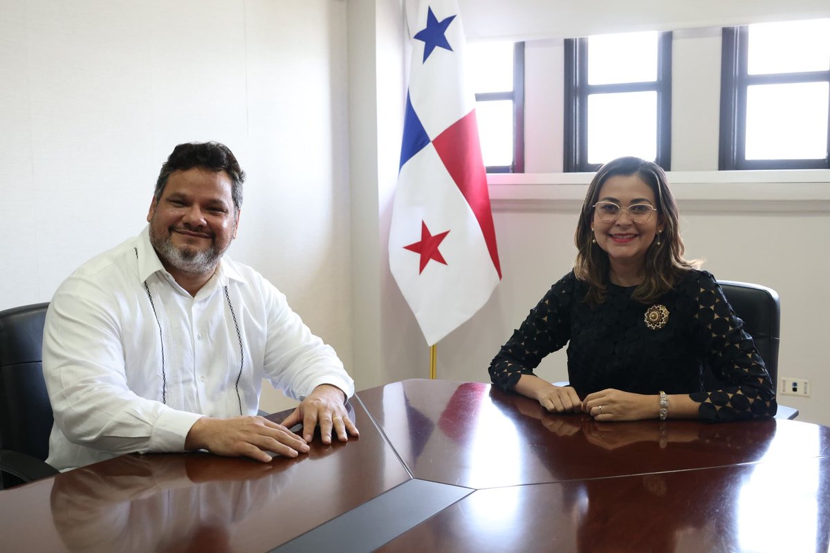 La canciller, @JanainaGob, se reunió con el embajador de Panamá en República Dominicana, Pablo Pérez Campos, a fin de dar continuidad al trabajo en equipo y la comunicación estrecha con los embajadores.