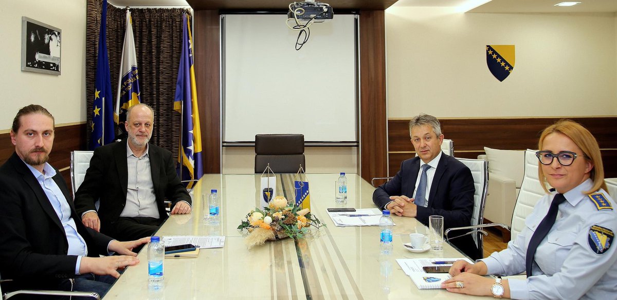 CSS_BiH's tweet photo. Predsjednik i generalni sekretar #CSSBiH, Denis Hadžović i Benjamin Plevljak, održali su ugodan sastanak s gospodinom Draganom Kulićem, pomoćnikom direktora Granične policije BiH za organizaciju i operacije, te gospođom Lejlom Bejtić, šeficom https://t.co/pM5qPTE1gv