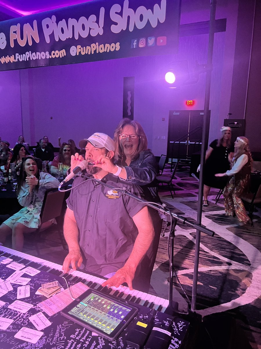 thekbsway's tweet photo. Groovy vibes all around at KASBO last week! ✌️☮️ We had a blast connecting with our @KansasASBO friends! The conference was far out! Thanks for everyone coming out to celebrate 60 years. #KASBO #education #throwback https://t.co/E7HtnJGqpz