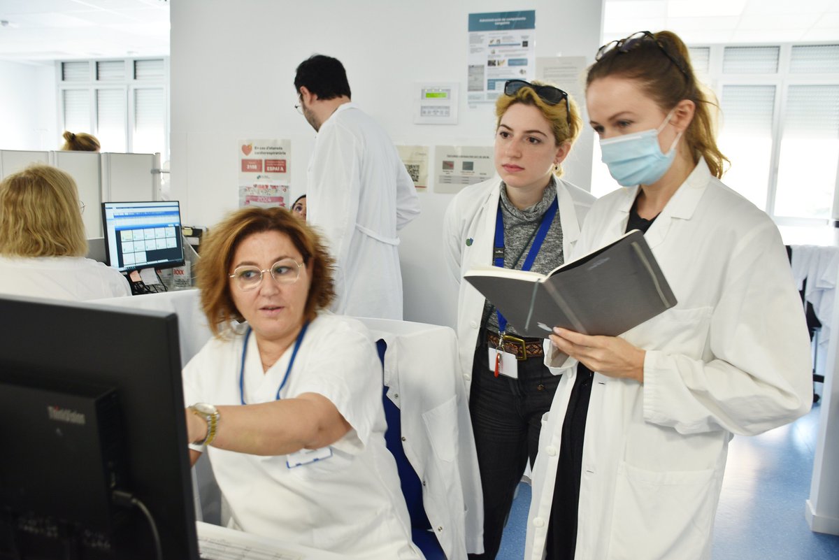 biocat_bioregio's tweet photo. 🚀 Els participants en la 2a edició de #dHEALTHBcn ja han començat la immersió clínica que els permetrà conèixer de primera mà quines són les necessitats mèdiques no cobertes als principals hospitals de Catalunya.
Mira les imatges al Flickr de #Biocat:
📸https://t.co/634Vc1BH7g https://t.co/UrYnvY7DEm