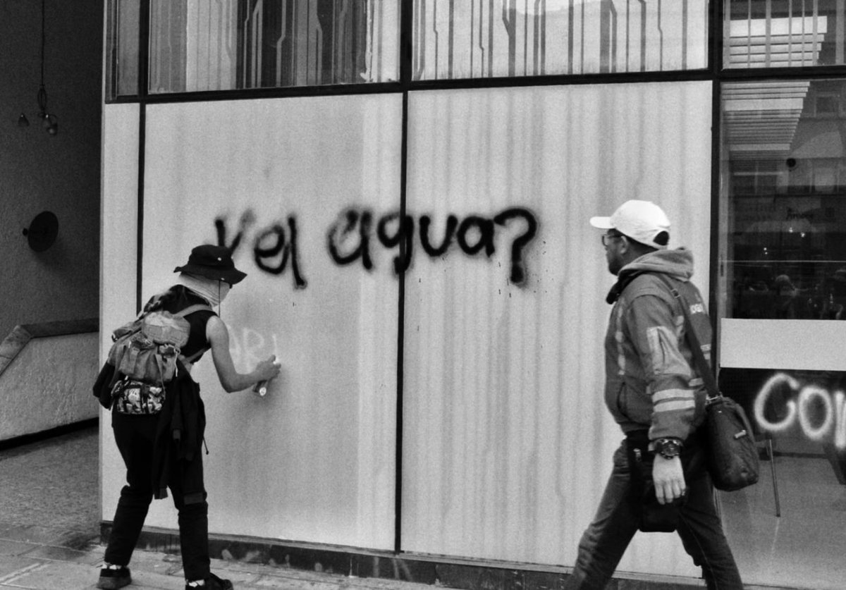 ZphNorte's tweet photo. Hoy y siempre nuestra consigna será: K ardan las cárceles, con tombos, bankeros y políticos dentro. 
Y K ARDAN A FAVOR DE LA LIBERTAD DE LXS PRESXS POR LUCHAR. 

SOLIDARIDAD Y KOMPLICIDAD KON KIENES ATAKAN EL ESTADO Y EL KAPITAL. https://t.co/bv6W7nO4jy