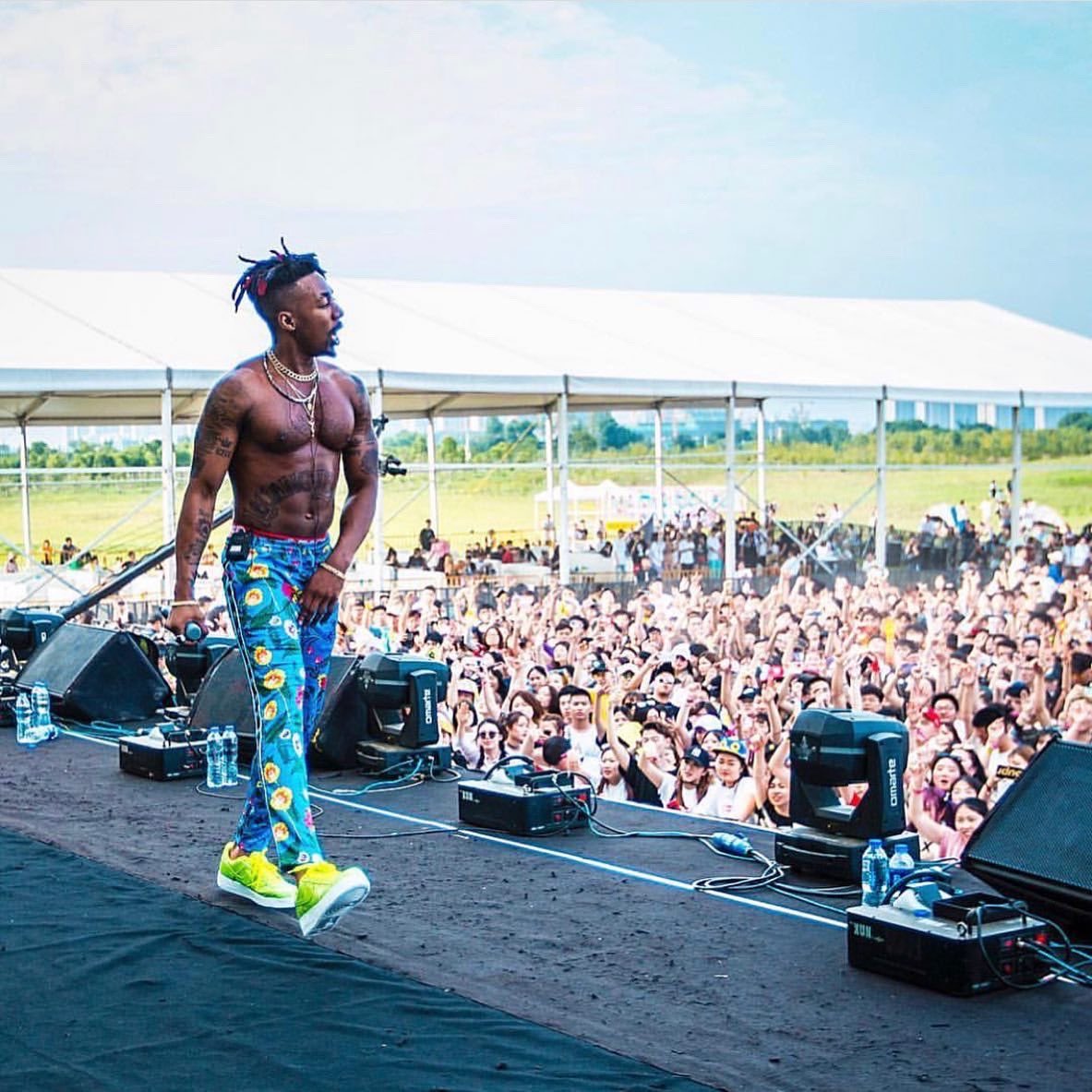 thatsdax's tweet image. Look between E and Y on your keyboard.