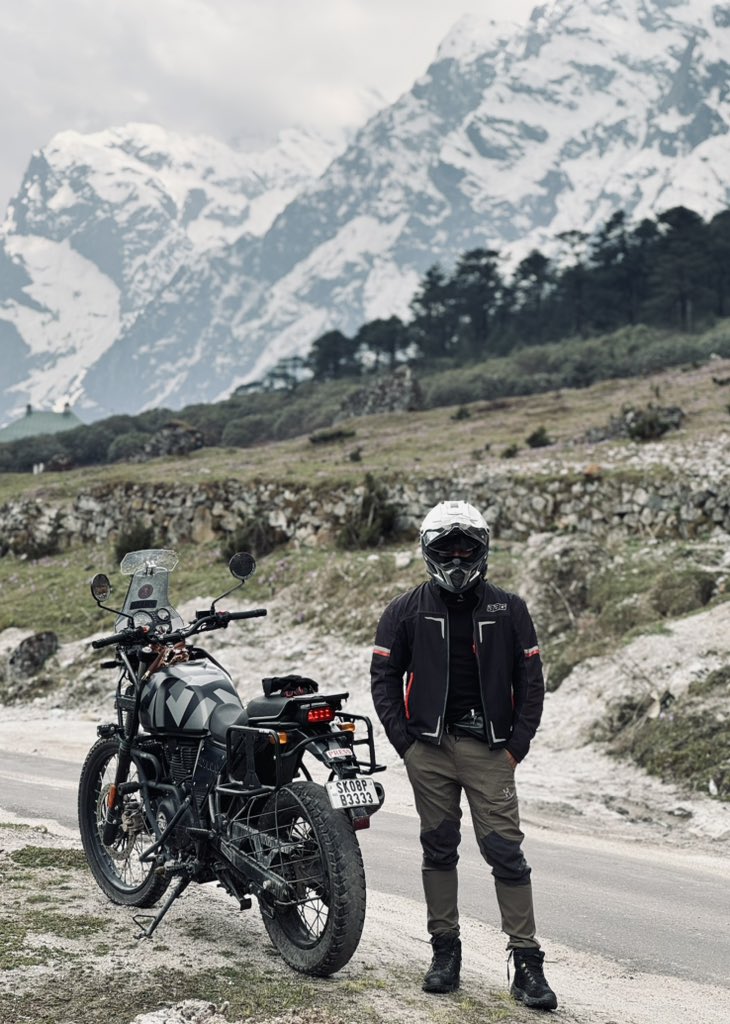 Deepenchettri9's tweet photo. Yumthang Valley and Zero point North Sikkim. @deepenchhetri https://t.co/JyCNsLPalQ