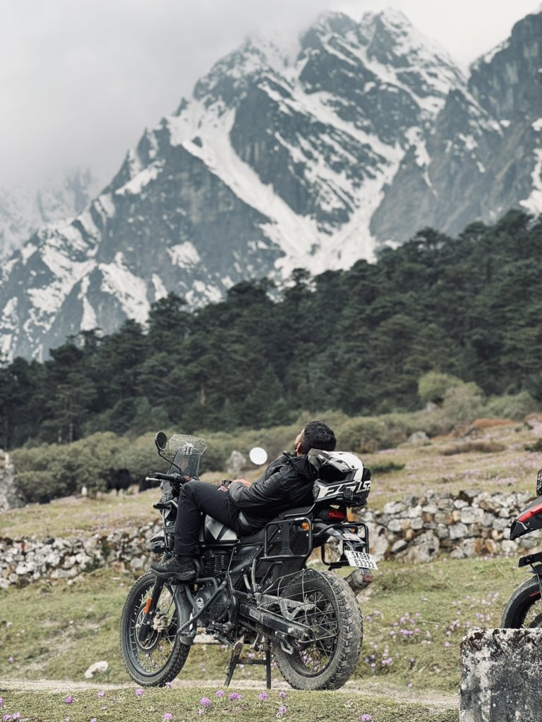 Deepenchettri9's tweet photo. Yumthang Valley and Zero point North Sikkim. @deepenchhetri https://t.co/JyCNsLPalQ