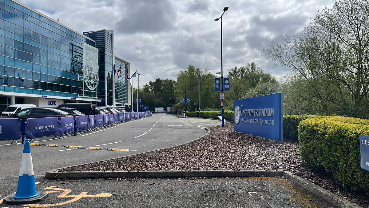 📍King Power Stadium, Leicester. Outside alongside @PolygonsFinest ready to go live on @SolentSportNews YouTube at 15:30pm 🎬🎥 Previewing #lcfc v #saintsfc ⚽️