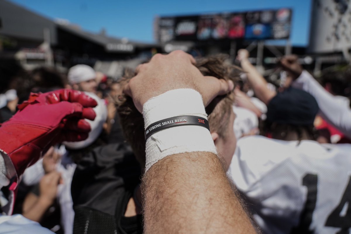 𝗙𝗔𝗠𝗜𝗟𝗬 🔒 #TheStrongShallReign x #Bearcats