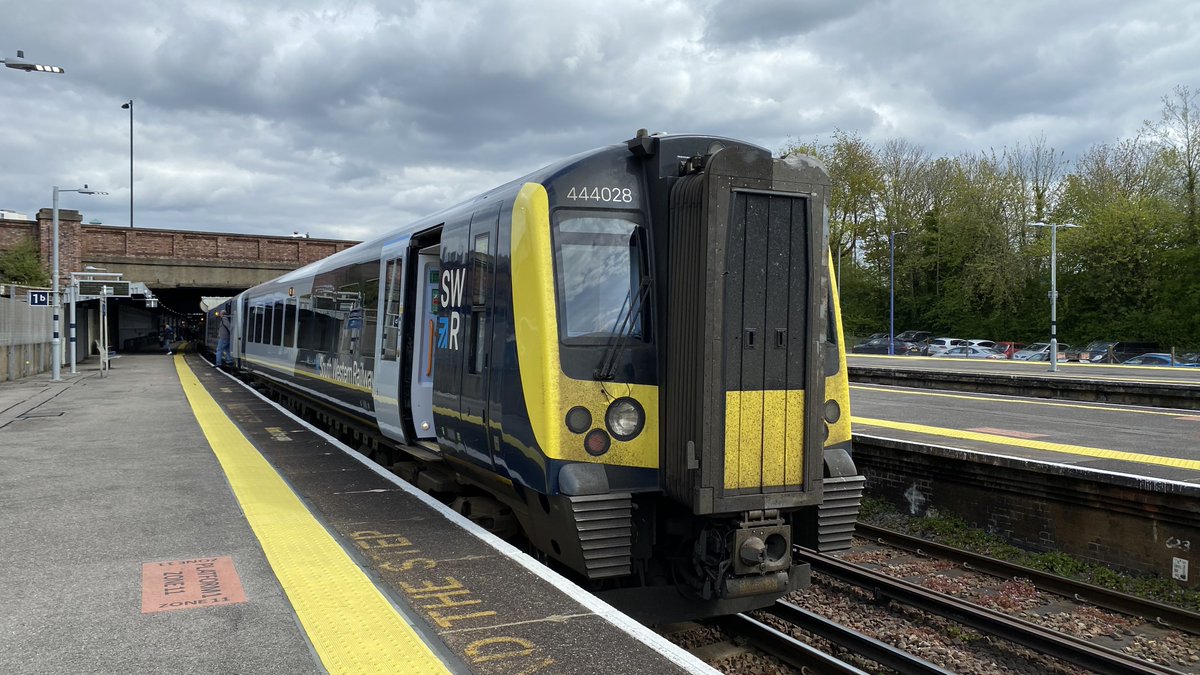 444003+444028 working 1W62 which will take me up to Basingstoke