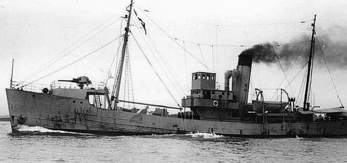 I recently paid my respects to the fallen on the @CWGC Portsmouth Naval Memorial,and they include the RNR crew of HM Trawler Rose II,who were lost #OnThisDay in 1917,and are commemorated there 🙏🏽 #LestWeForget uboat.net/wwi/ships_hit/…