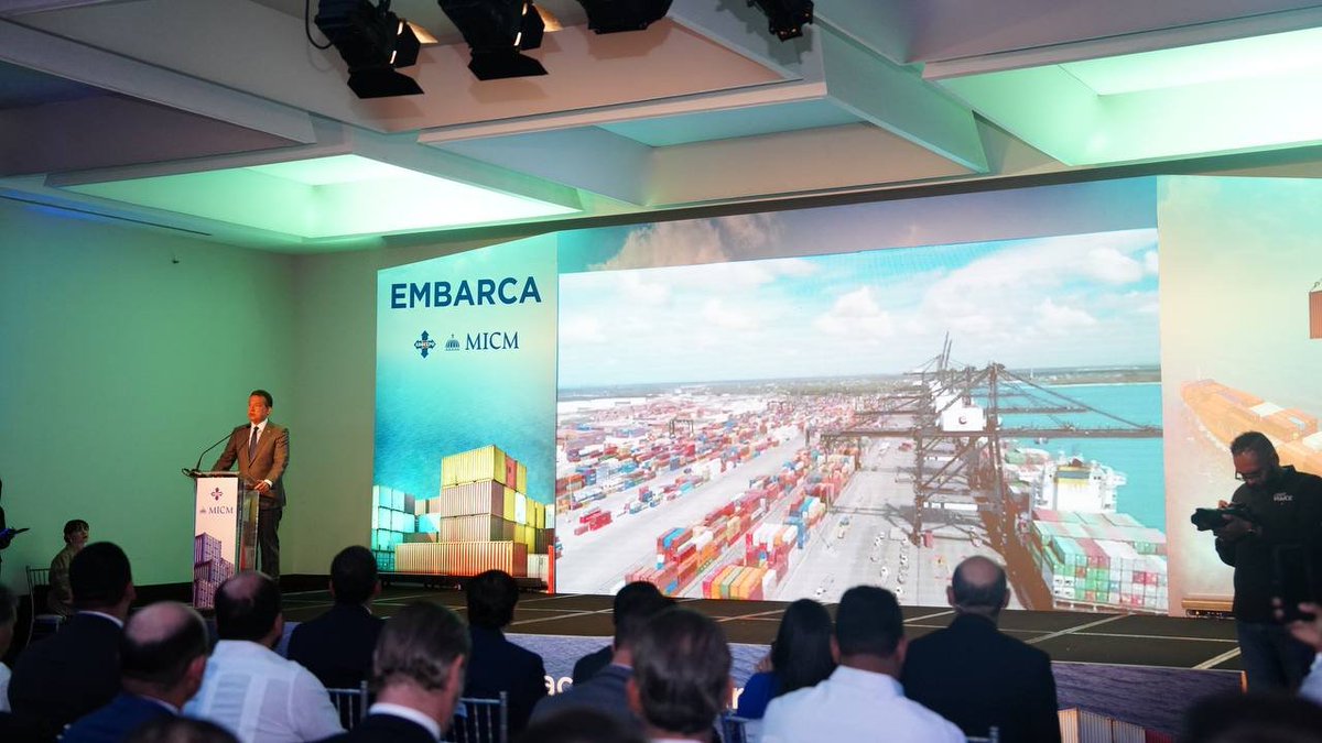 itobisono's tweet image. Embarca es una herramienta que permite consultar datos clave sobre contenedores utilizando gráficos dinámicos para facilitar la comprensión del usuario. Puedes acceder a información sobre el tipo de carga (seca o refrigerada), destino, ruta marítima, tamaño, cantidad, e índice de…