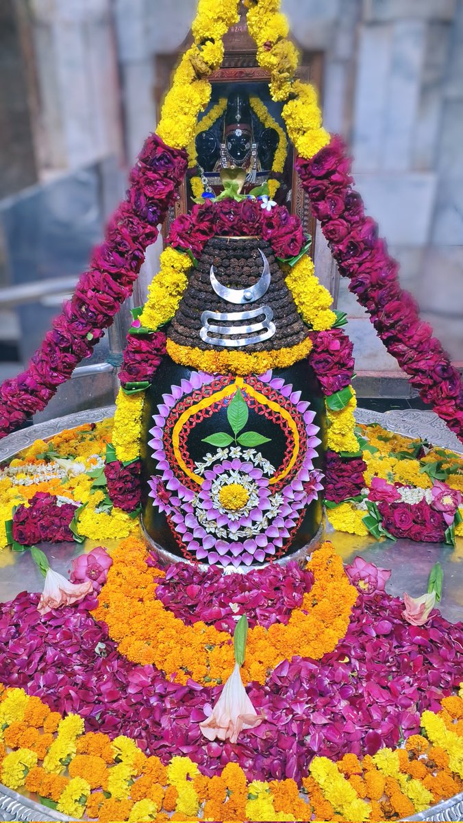 श्री अहल्याबाई मंदिर, प्रभासक्षेत्र - गुजरात (सौराष्ट्र)
दिनांकः 23 अप्रैल 2024, चैत्र शुक्ल पूर्णिमा(श्री हनुमानजी जन्मोत्सव) - मंगलवार
सायं शृंगार
04242289
#ahilyabai_temple
#mahadeva