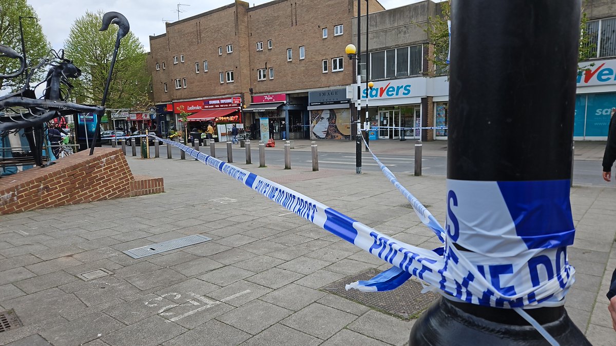 Tuesday 23 April 2024, 15:20 Southwark Park closed to traffic while police search the area after an incident