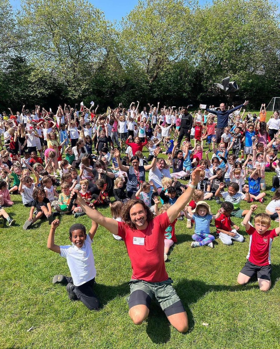 APPLICATIONS CLOSING SOON 🙌 SCHOOLS TOUR | MAY 2024 😀 I’m going to visit as many schools as I can over 5 days between May 15th and 21st, and my goal is to meet and exercise with over 10,000 kids 😀 Click here to apply: bit.ly/3VGojqj