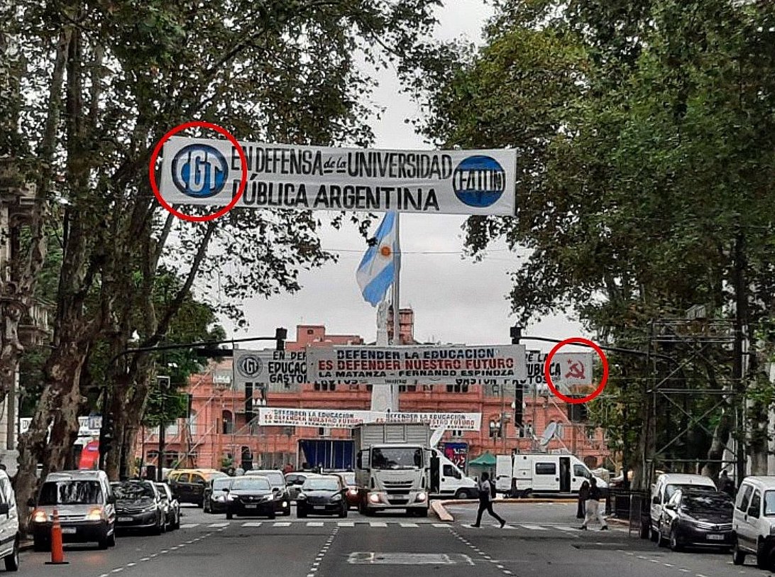 RAMIROMARRA's tweet photo. LA CASTA POLÍTICA SECUESTRÓ LA EDUCACIÓN.

CGT, Kirchnerismo, Partido Comunista; lo peor de la política utilizando a la educación pública para atacar al gobierno. El que no lo ve, es porque no quiere.

Defendemos la educación pública, pero vamos a eliminar el curro político. https://t.co/R4wsMtvwqL