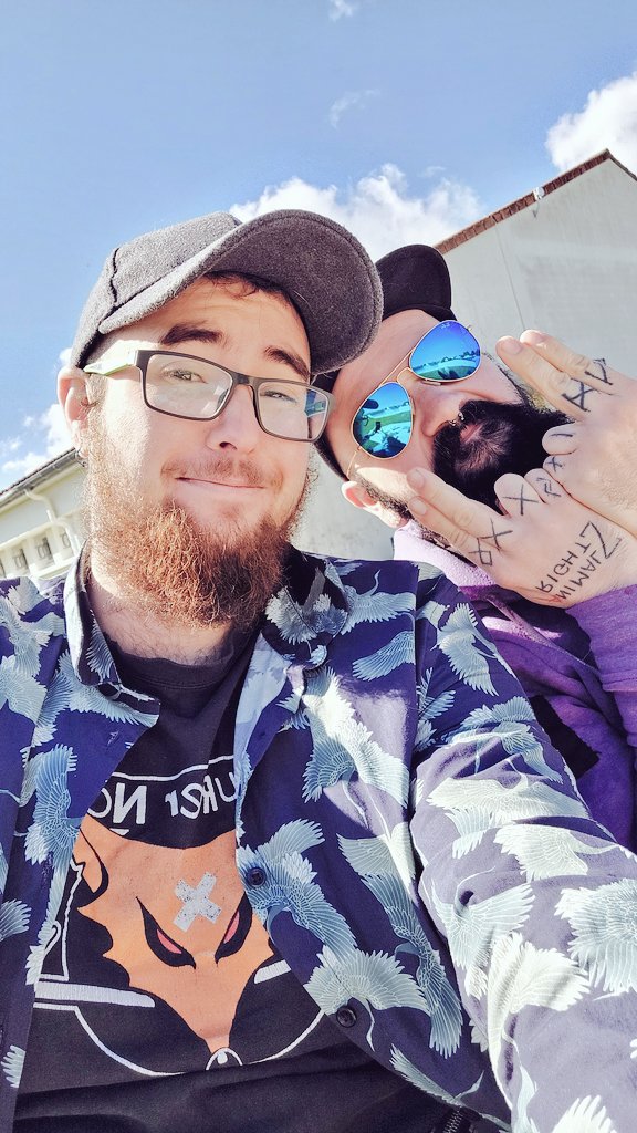 Alive and alright :3 featuring the handsome Döge! 
Sorry for not posting much anywhere friends 💦