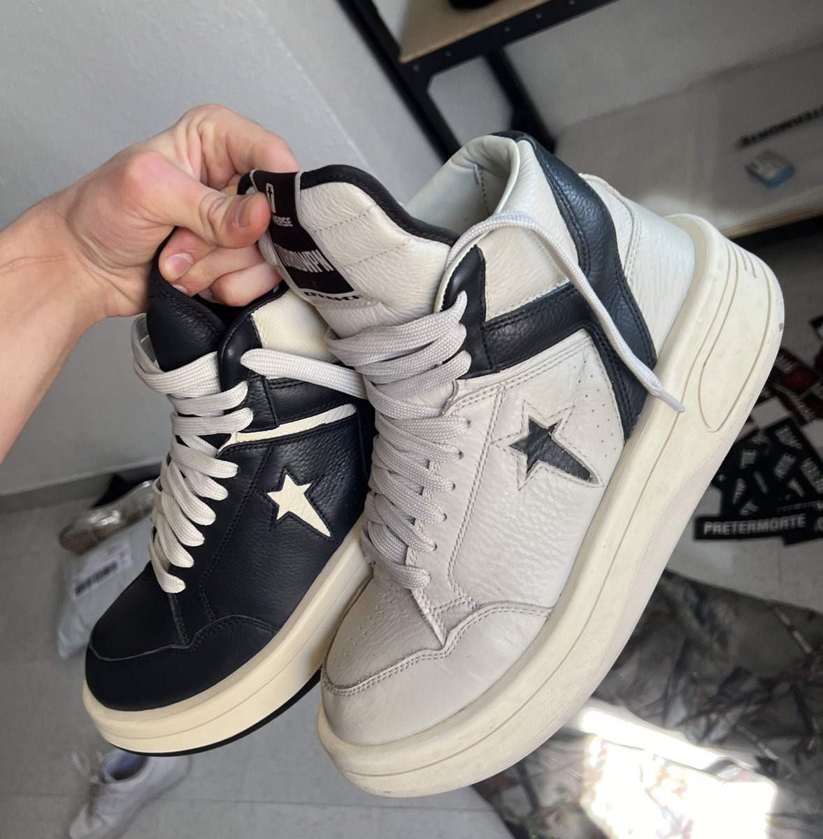 roycastr6's tweet photo. yo me iba a comprar un coche pero rickowens sigue sacando colores nuevos https://t.co/PwEEGb7ehD