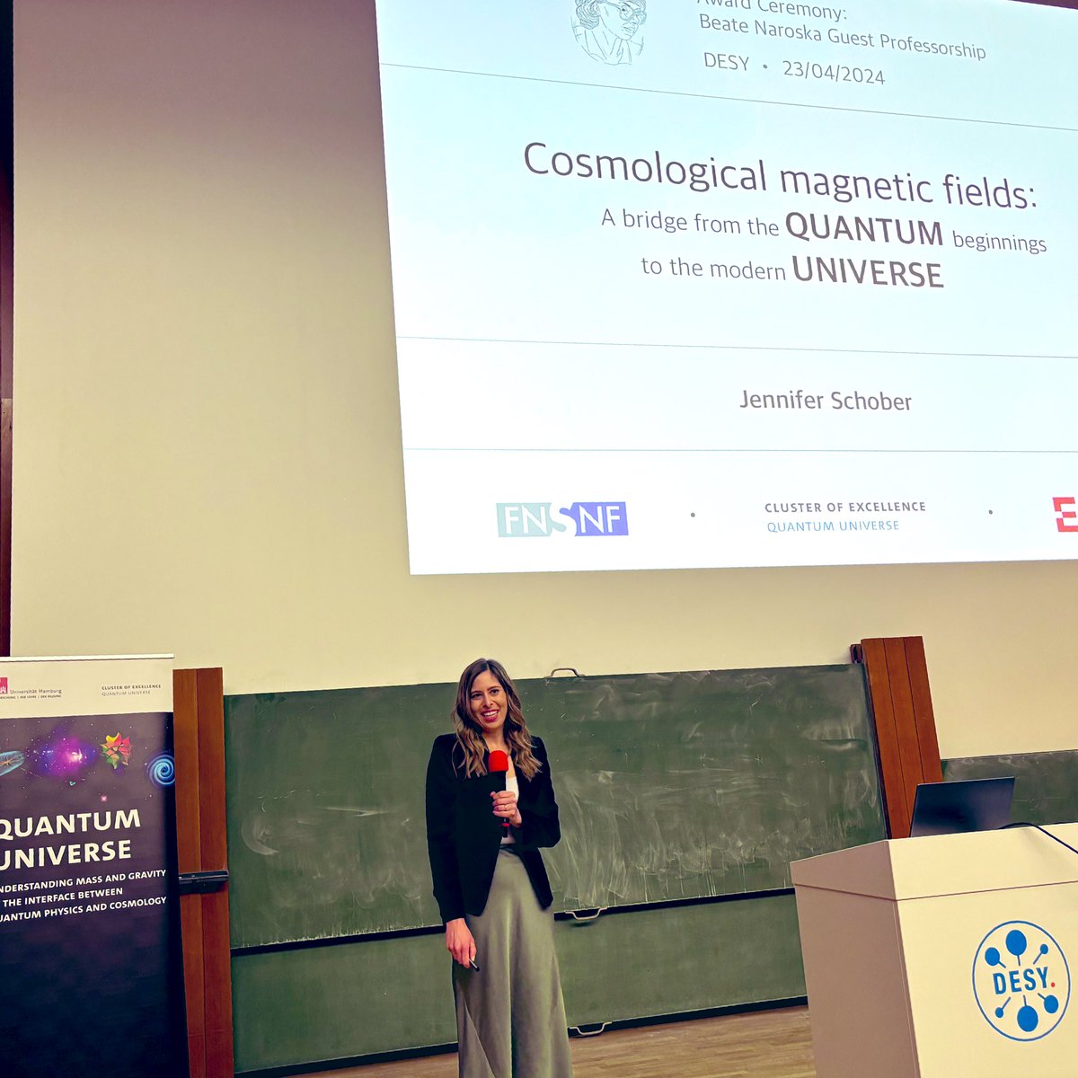 I’m at the @quunihh Beate Naroska awards today, and the first winner Dr Jennifer Schober already said it nicely (Schober is an astrophysicist): a diverse universe is best investigated in a diverse team of scientists. Nice talk, Jennifer 🤩🥳! (@Schober_Jen_ I think)