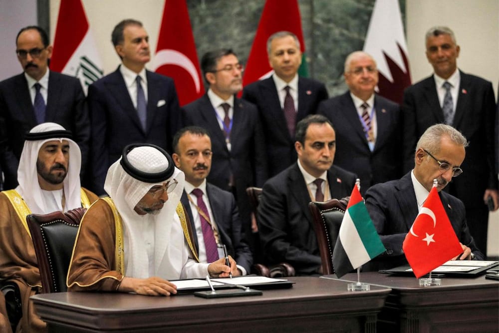 Breaking ground for a brighter future! The quadrilateral MoU signing between UAE, Iraq, Qatar, and Türkiye for the Development Road project signals a new era of regional cooperation and economic integration. 🌐💼 #DevelopmentRoad #RegionalCooperation #EconomicIntegration