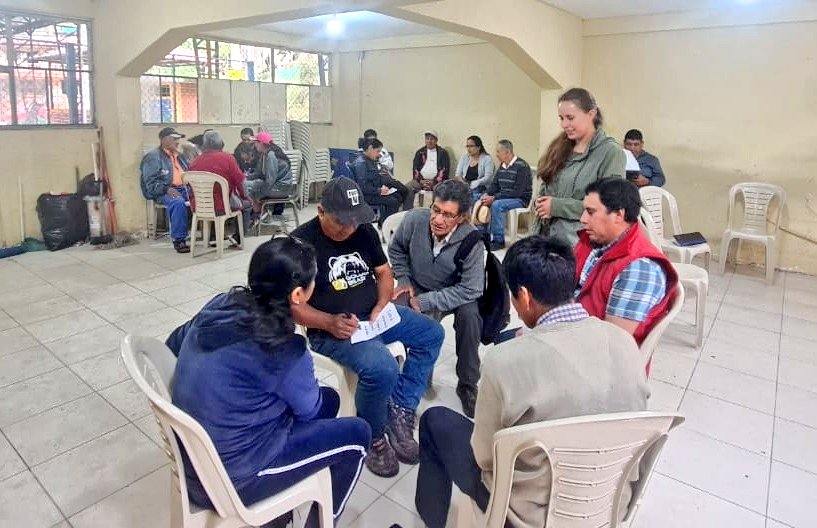 Agricultura_CZ7's tweet photo. #Loja | A través del equipo técnico del Proyecto #PIATER, en coordinación con el @MunicipioDeLoja se realiza el Diagnóstico Integral Organizativo, para la confirmación de la Comunidad de Aprendizaje en el sector Rumishitana. https://t.co/f8AiS9VtEw