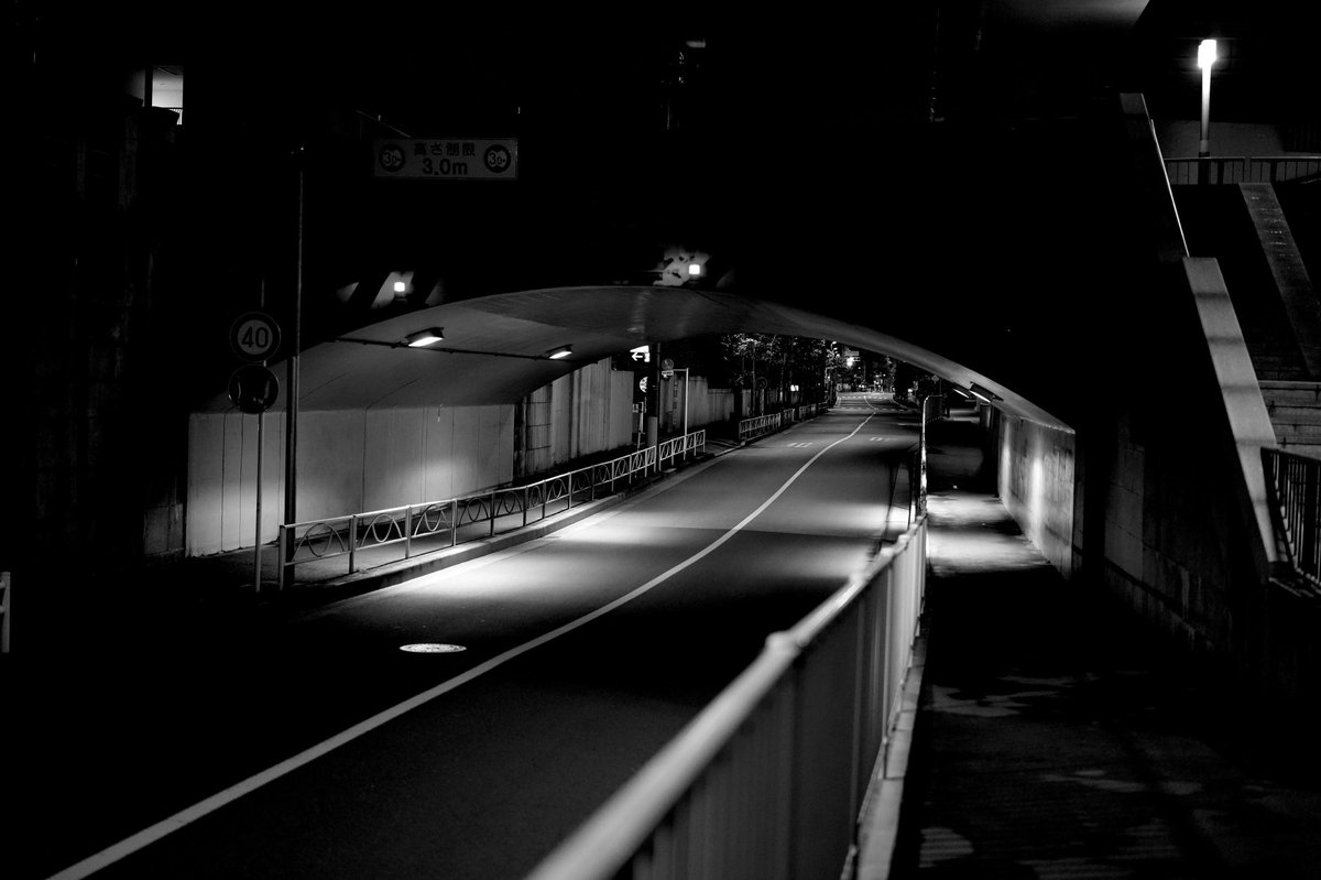 An empty street.
#monochrome #blackandwhite 
#streetsnap #photography #streetgrammer
#monochromePhotography #street_photography
#ILCE7M4 #SONY