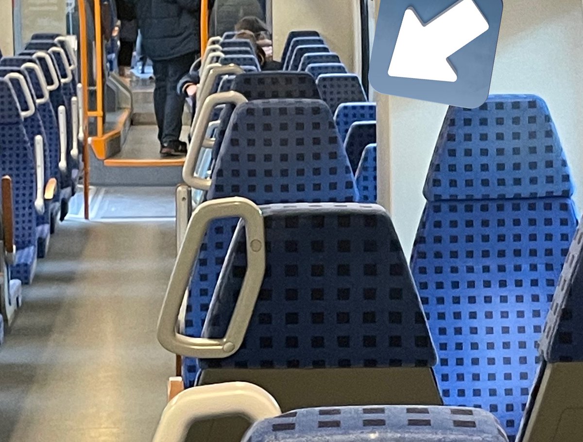 Das ist einfach der beste Sitzplatz nach 12h Dienst🥰 keiner der sich neben einen setzen kann und was zum anlehnen fürs Nickerchen ist auch da🤝