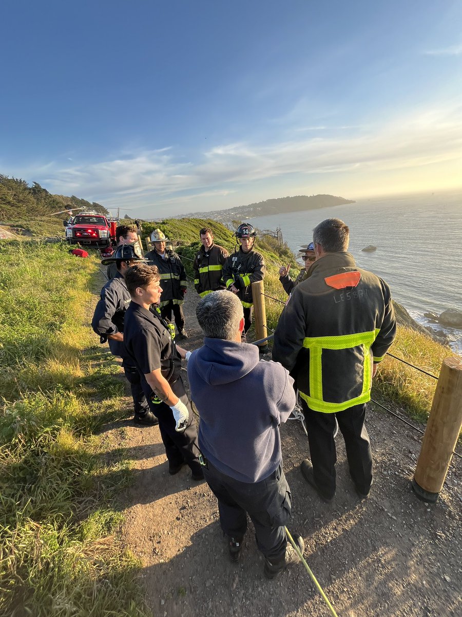 After a recent helicopter rescue from the beach below, #yourSFFD units B7, E51, E14 and T14 discuss the backup rope rescue system put in place if the helicopter was unsuccessful. We’re always training to be ready when you need us!