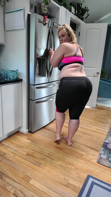 Is anyone hungry? https://t.co/rai6h6mAKZ https://t.co/sMPyAuG0AV